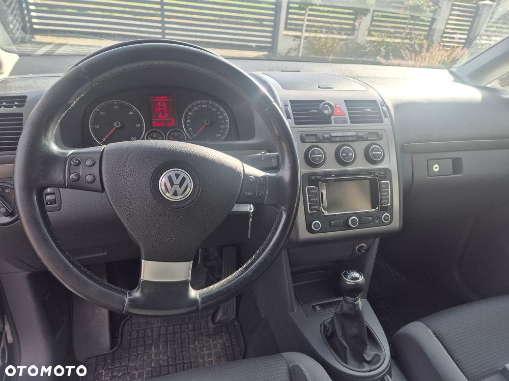 Volkswagen Touran - 10
