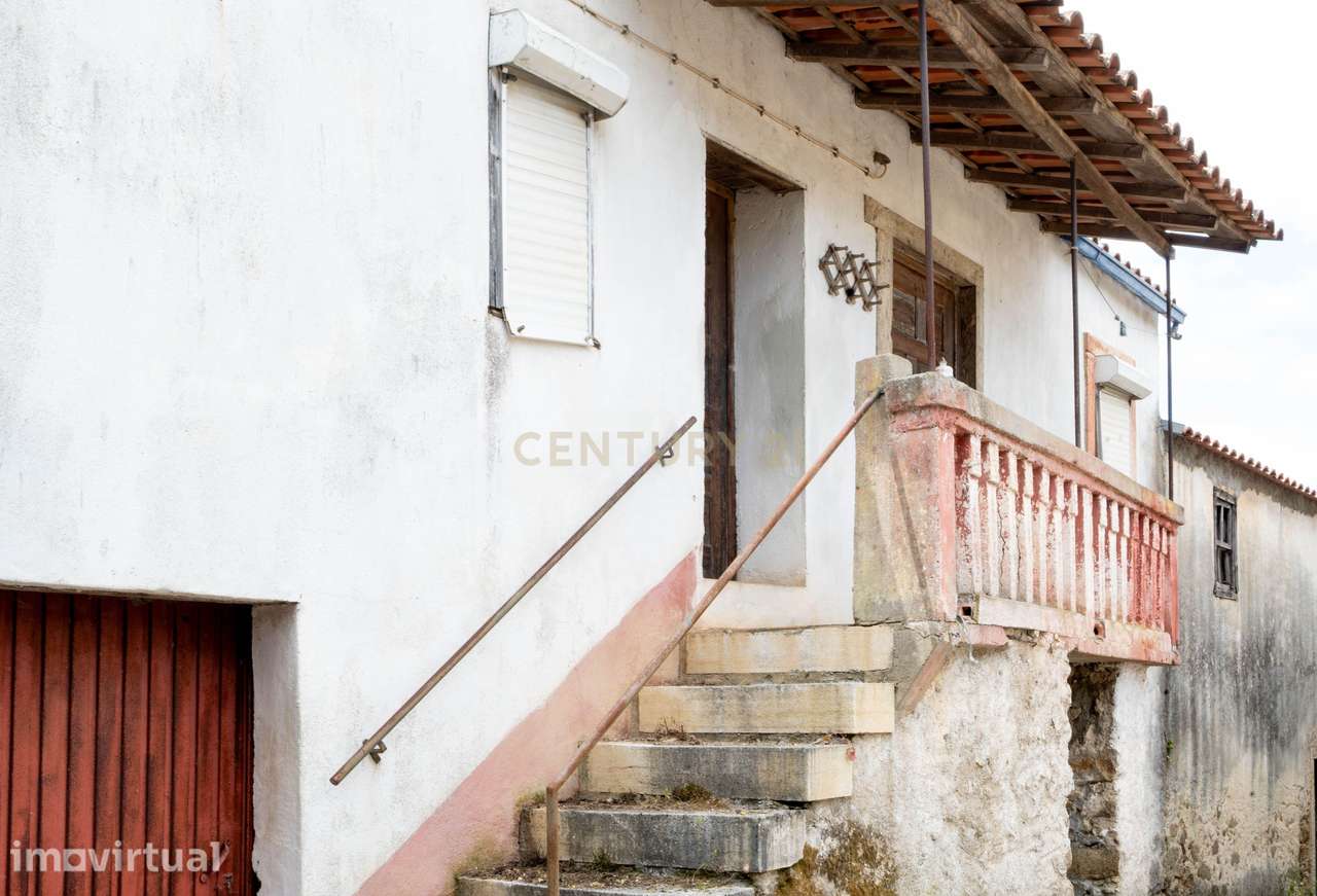 Casas (2) para Recuperar em Vila Nova, Miranda do Corvo - Grande imagem: 4/18