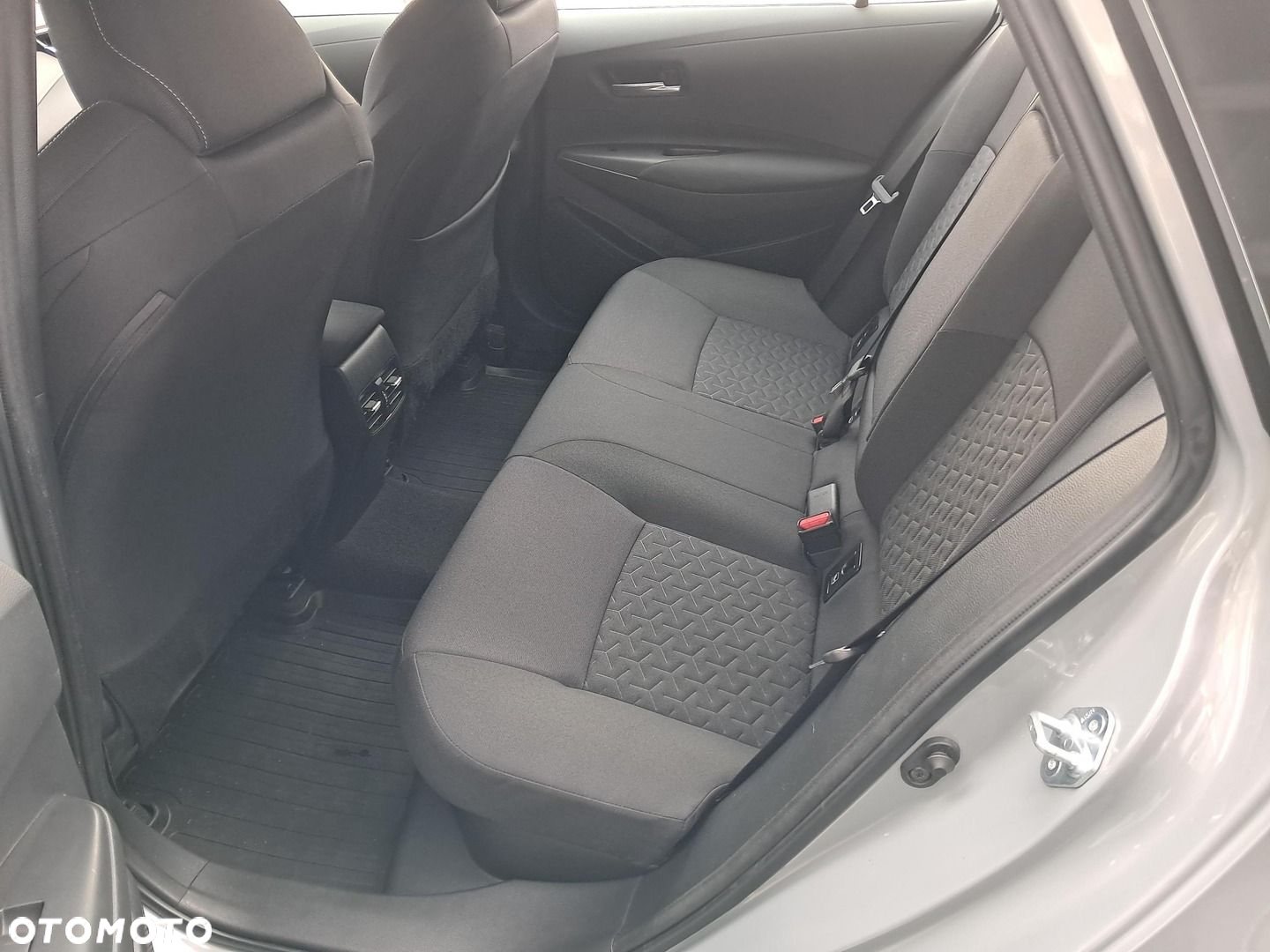Toyota Corolla 1.8 Hybrid Comfort - 12
