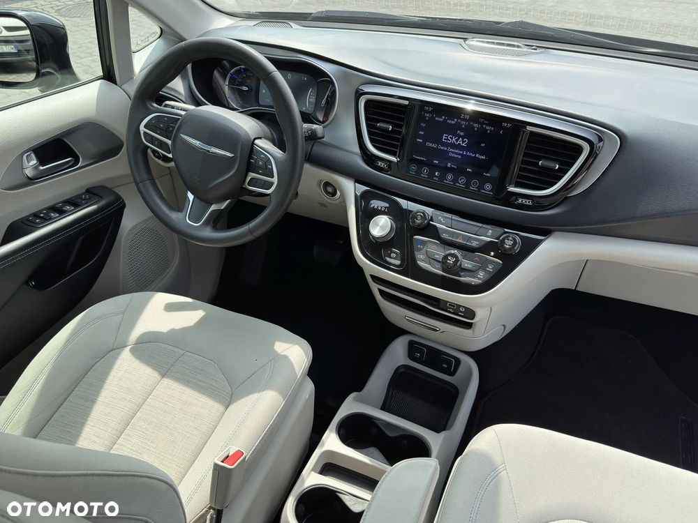 Chrysler Pacifica - 12
