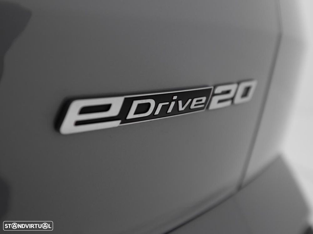 BMW iX2 eDrive20 Pack Desportivo M - 17
