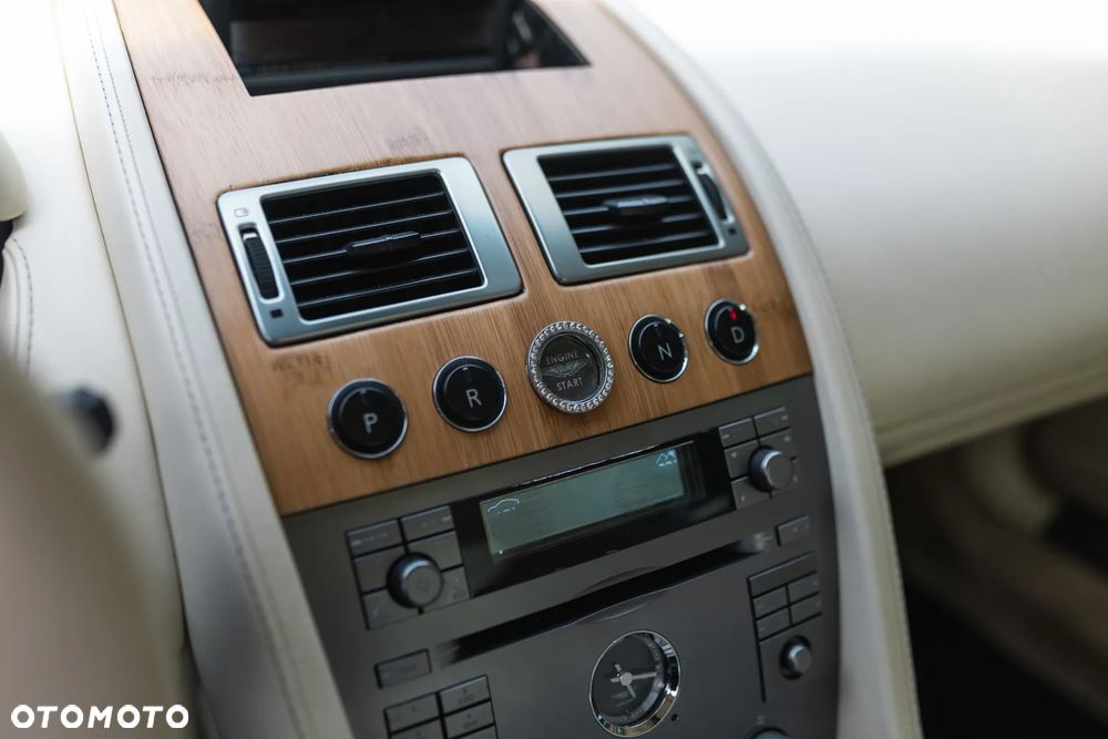 Aston Martin DB9 Touchtronic - 21