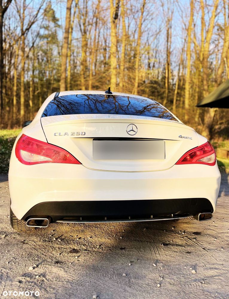 Mercedes-Benz CLA 250 4Matic 7G-DCT - 9