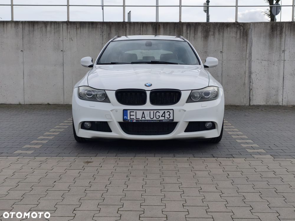 BMW 330D 2011 photo 2