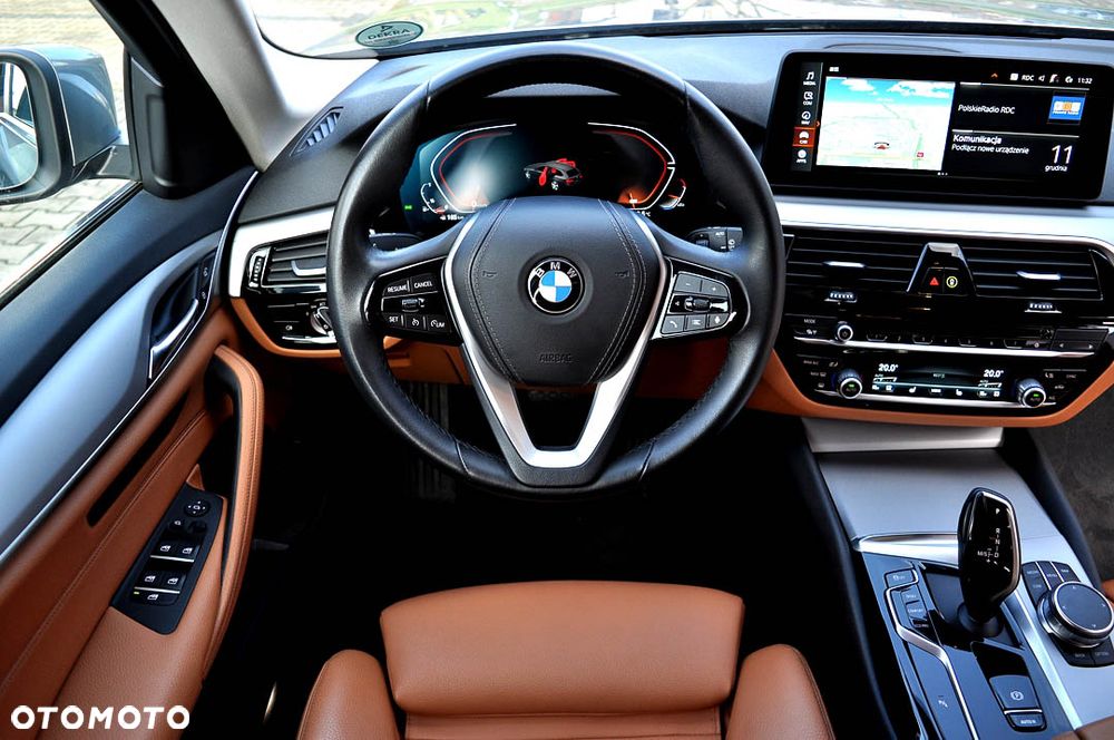 BMW Seria 5 520i - 25
