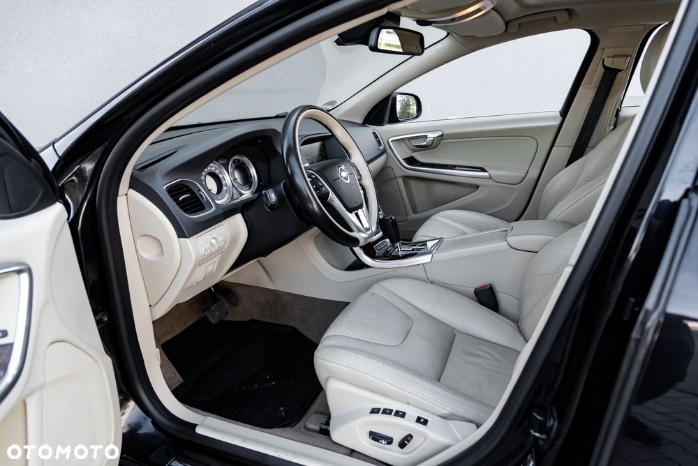 Volvo V60 T6 AWD Geartronic Summum - 18