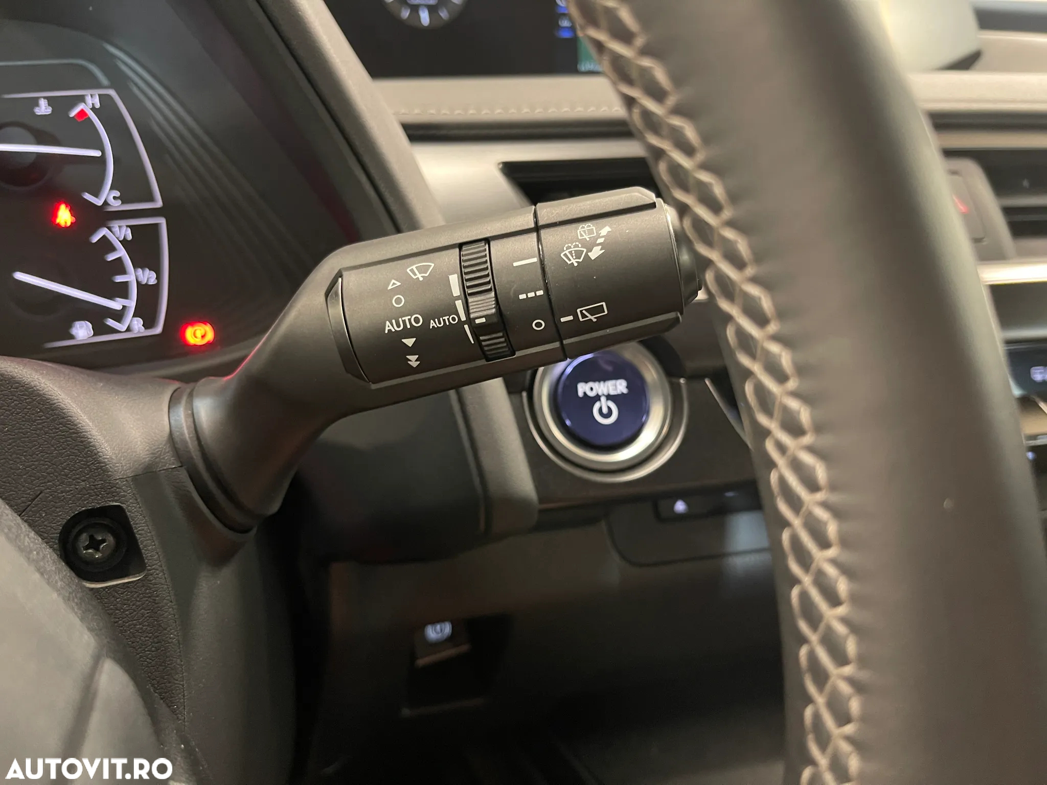 Lexus UX 250h Business Edition - 18