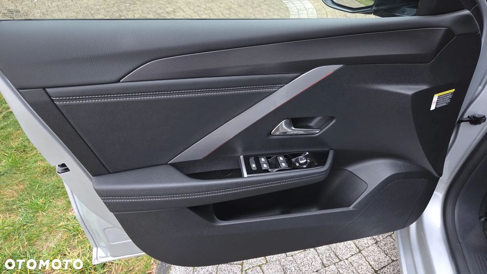 Opel Astra 1.2 T GS Line S&S - 11