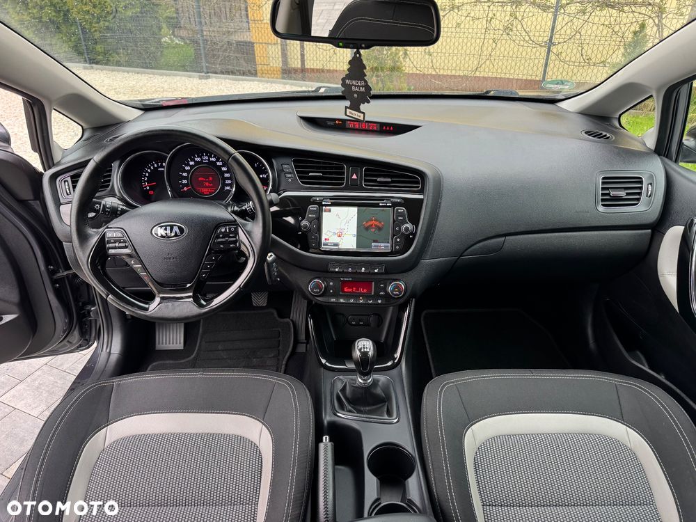 Kia Ceed 1.6 GDI ISG Dream-Team Edition - 23