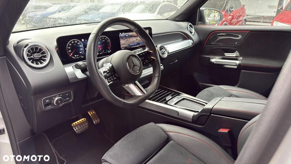 Mercedes-Benz GLB - 12