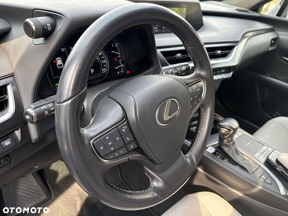 Lexus UX - 13
