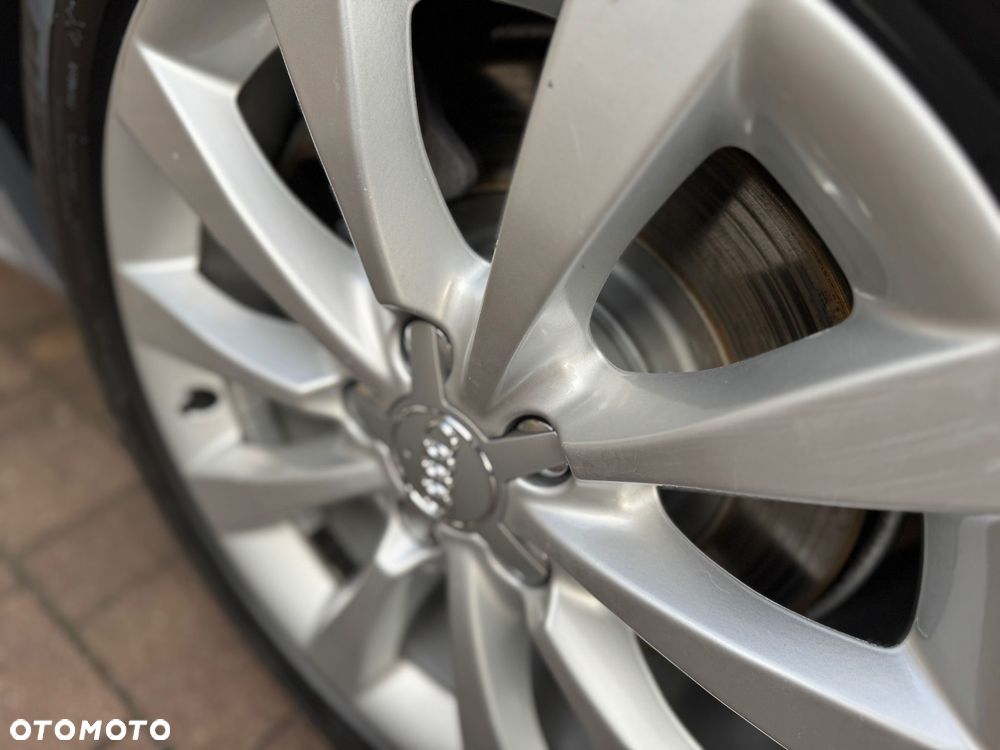 Audi A6 Avant 3.0 TDI quattro S tronic - 33