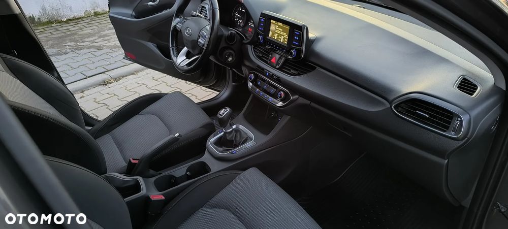 Hyundai i30 blue Kombi 1.6 CRDi Passion - 36