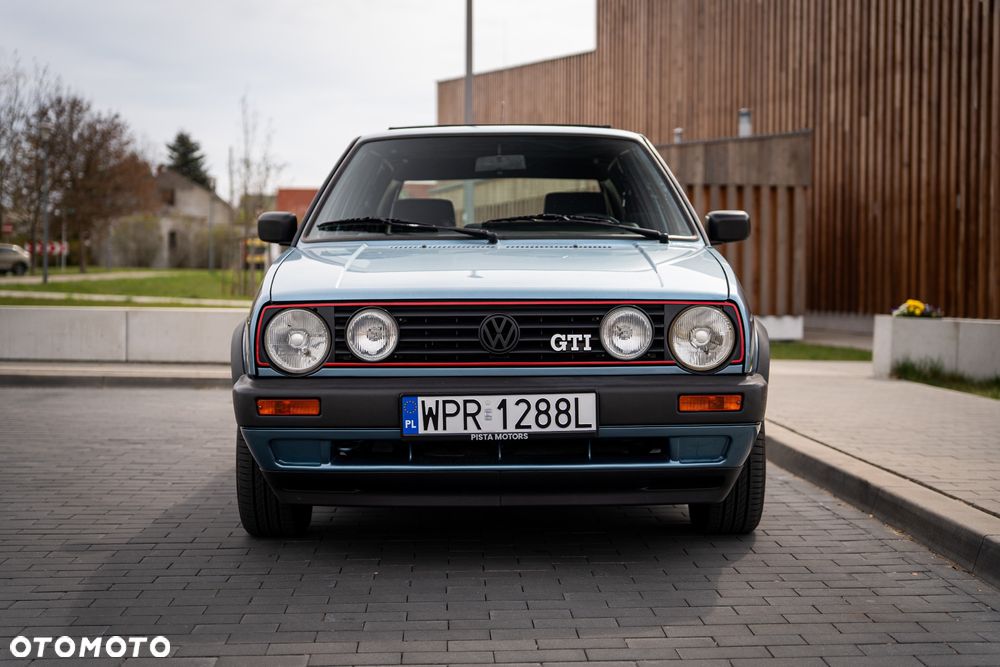 Volkswagen Golf - 2