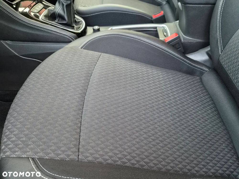 Opel Astra 1.4 Turbo Innovation - 32