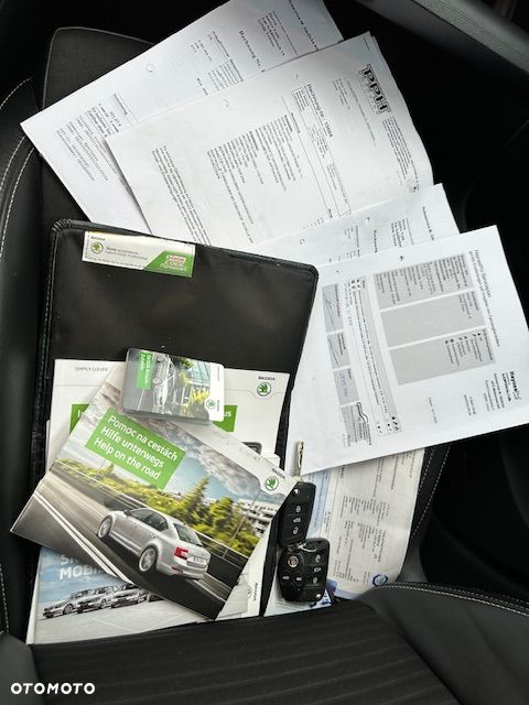 Skoda Octavia 2.0 TDI DSG RS - 25