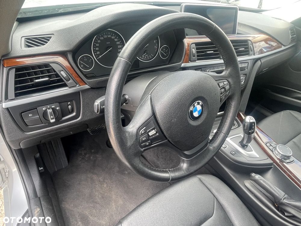 BMW Seria 3 328i xDrive Sport-Aut - 26