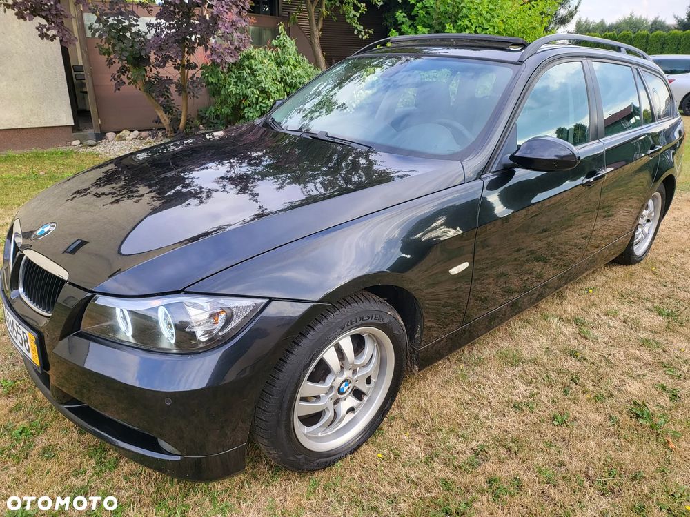 BMW Seria 3 318i Touring - 12