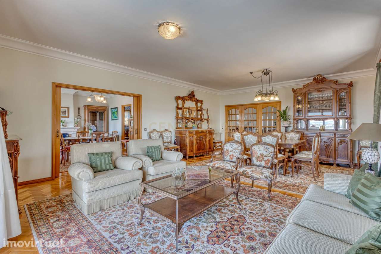 Moradia T6 Bifamiliar e Independente  em Santo Ovídio, na zona nobre d - Grande imagem: 5/44