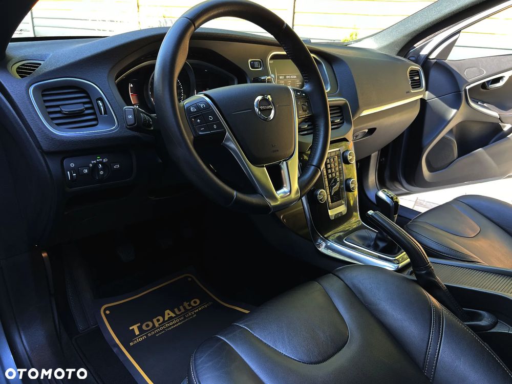 Volvo V40 Cross Country T3 Momentum - 17