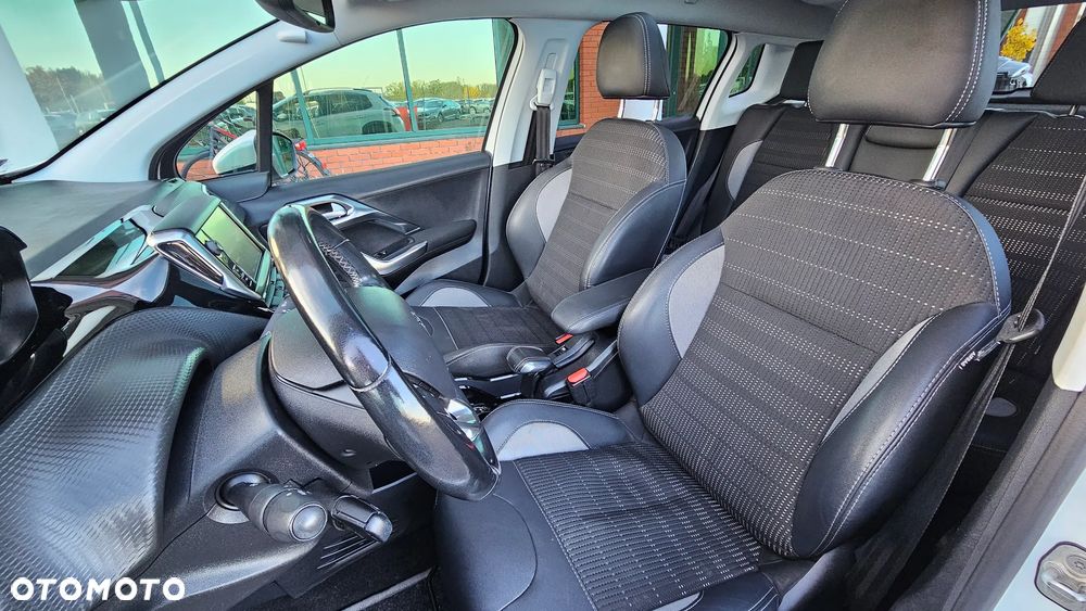 Peugeot 2008 1.2 Pure Tech Allure S&S - 10