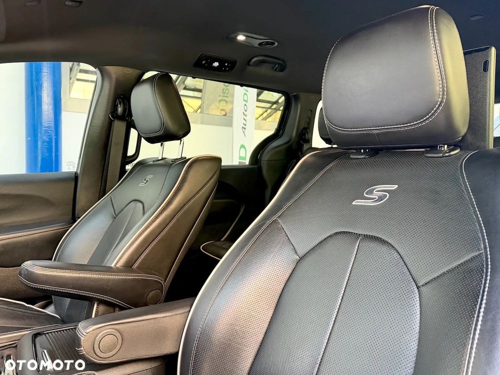 Chrysler Pacifica - 27