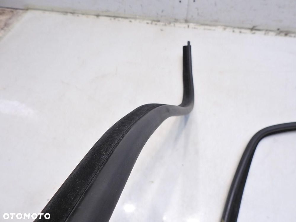 USZCZELKA DRZWI LEWY TYŁ BMW 3 E91 - 4