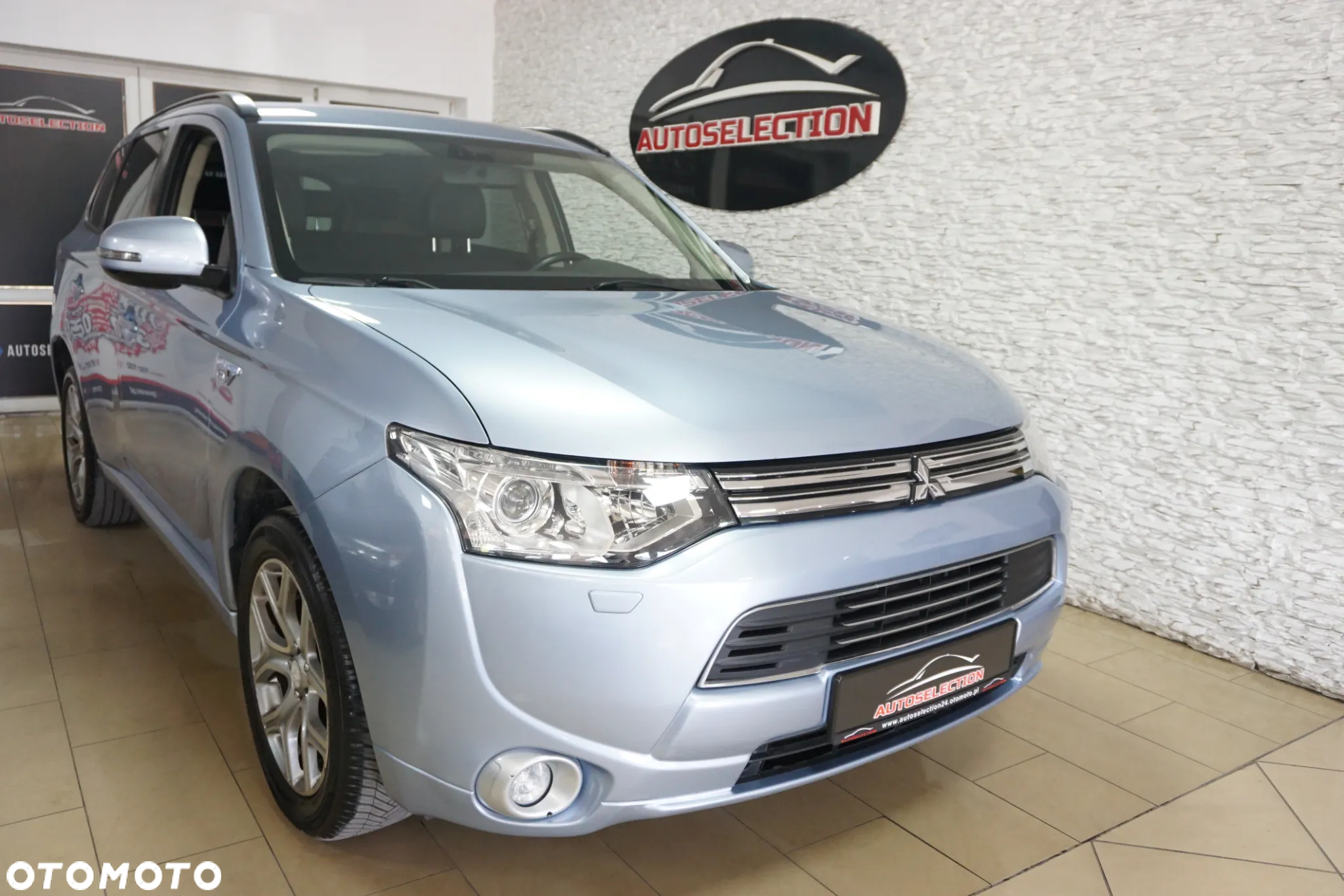 Mitsubishi Outlander 2.0 4WD Plug-In Hybrid Plus - 2