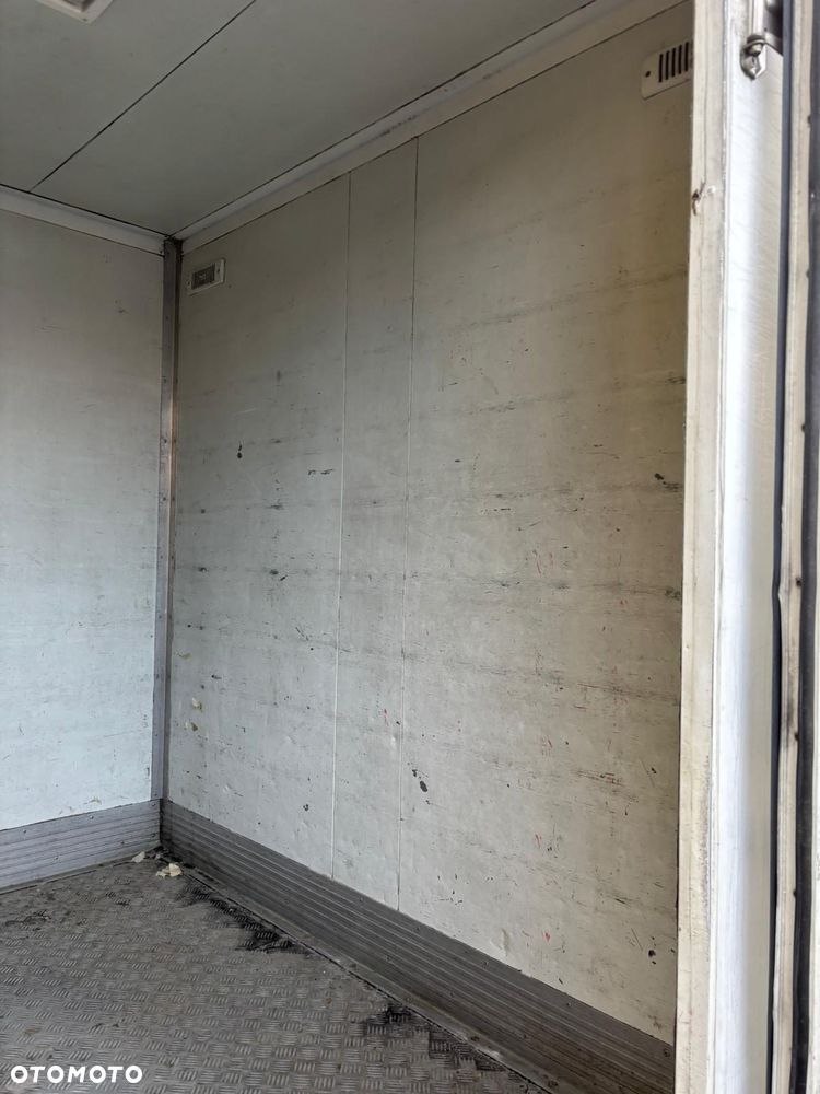 Volkswagen T5 Autochlodnia kontener - 6