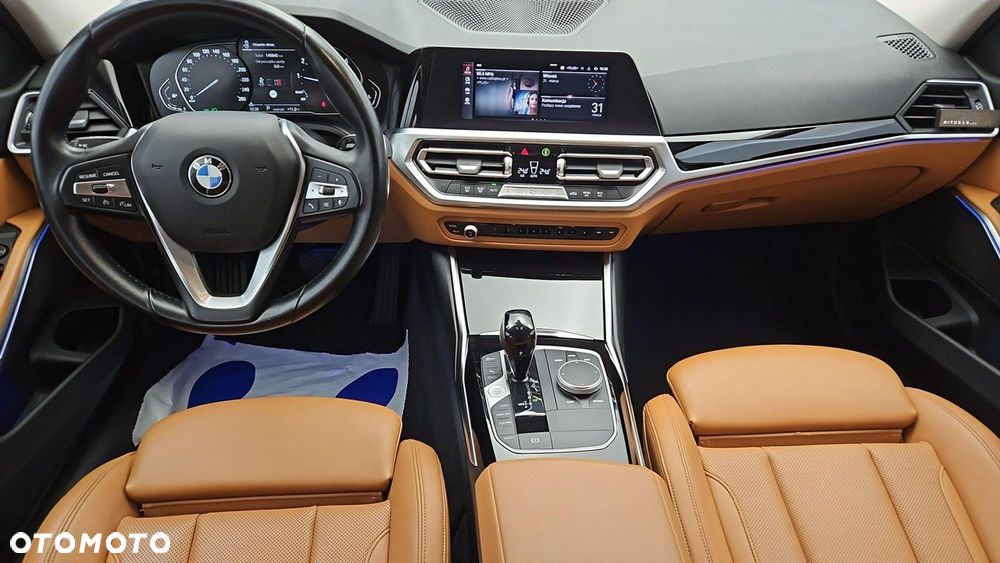 BMW Seria 3 320i xDrive Sport Line - 13