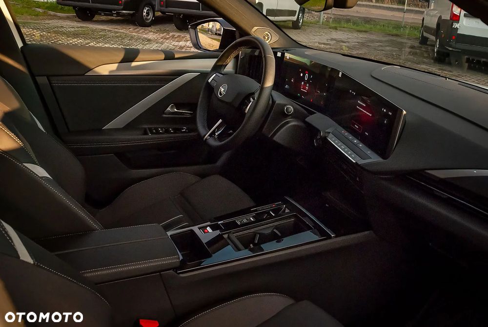 Opel Astra 1.2 T GS Line S&S - 11