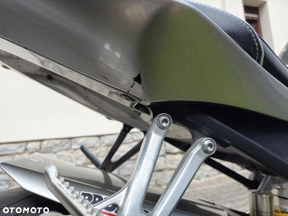 Yamaha R1 - 8