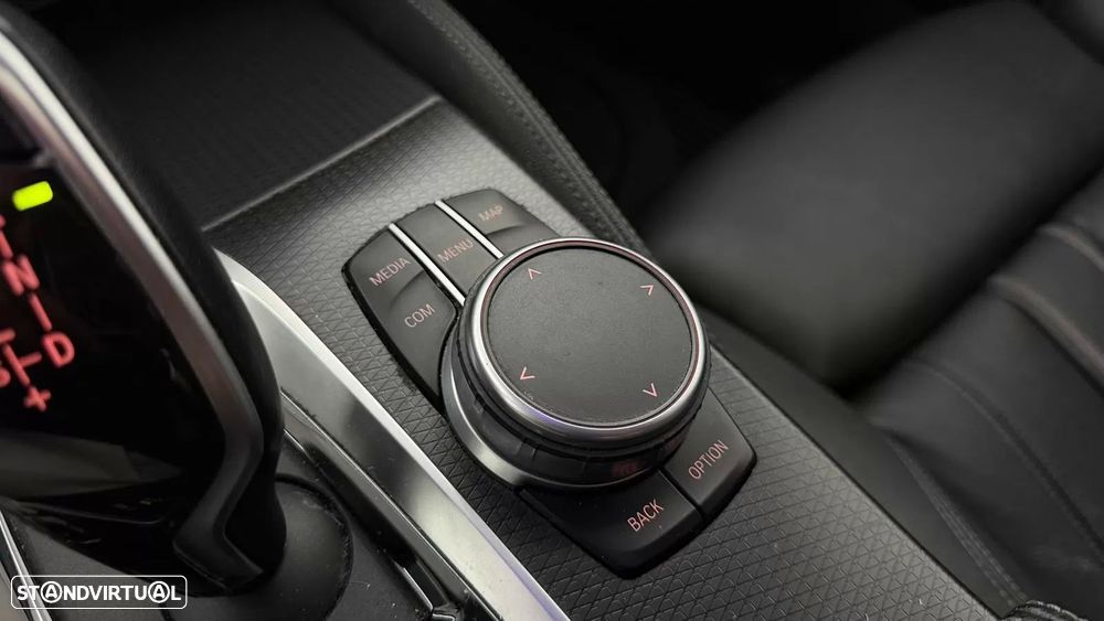 BMW 530 e Pack Desportivo M - 26