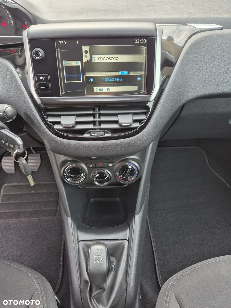 Peugeot 208 - 15