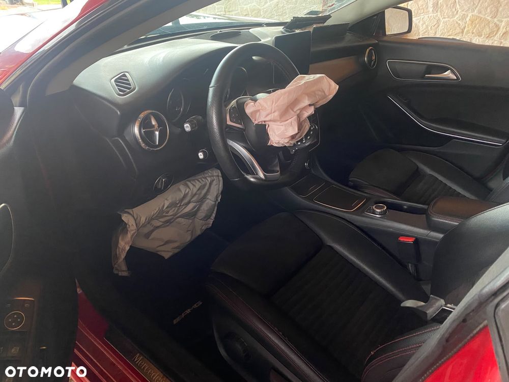 Mercedes-Benz CLA 220 4-Matic AMG Line - 9