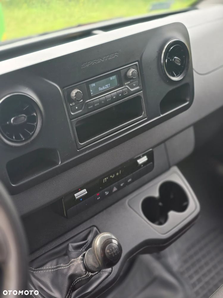 Mercedes-Benz Sprinter - 12