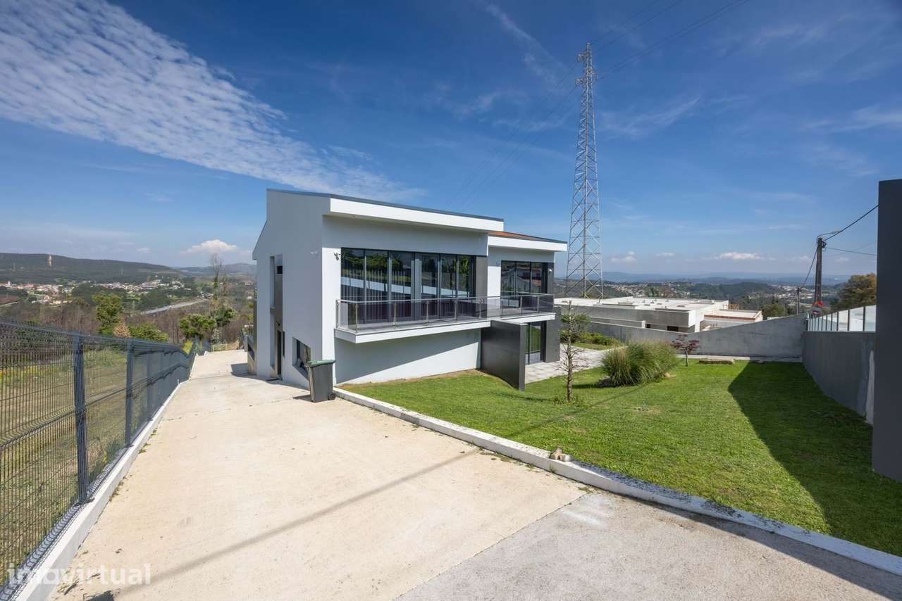 Moradia T5+1 | 4 Frentes | Jardim | Piscina | 5 Suites | Renovada - Grande imagem: 4/60