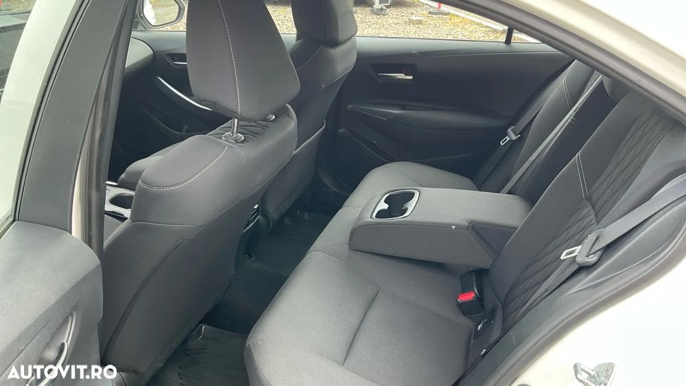 Toyota Corolla 1.8 HSD Business - 38
