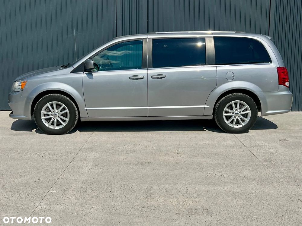 Dodge Grand Caravan - 2