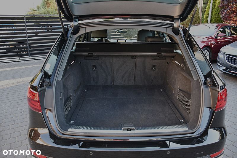 Audi A4 Avant 40 TFSI S tronic S line - 24