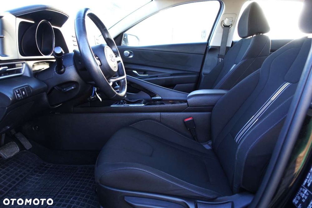 Hyundai Elantra - 16