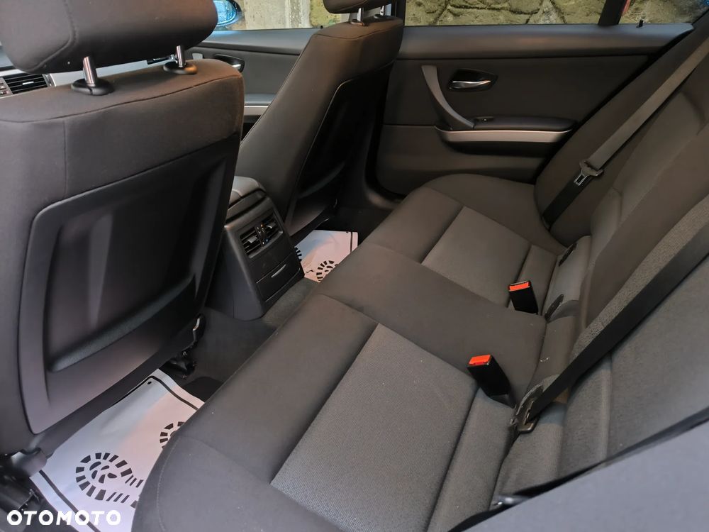 BMW Seria 3 318i Touring Edition Lifestyle - 27