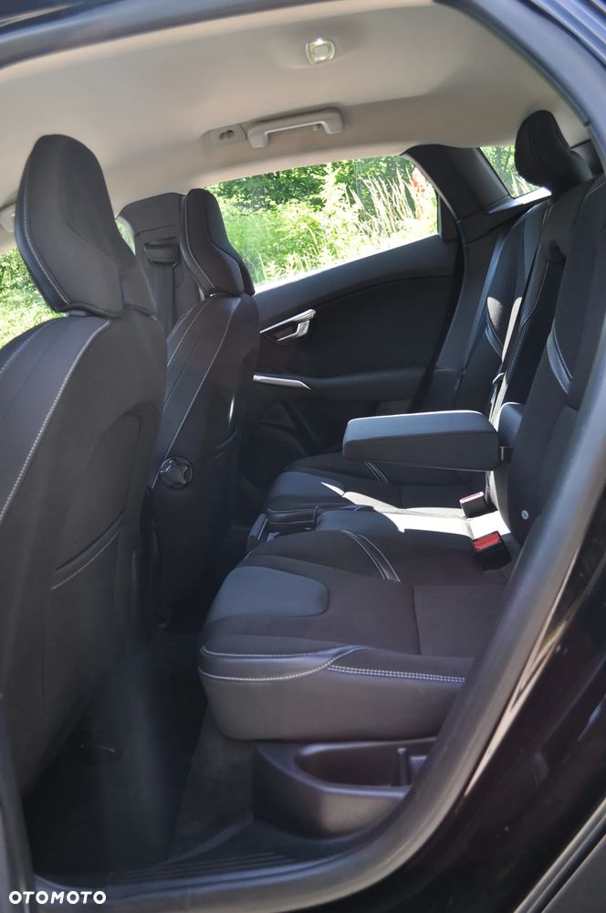 Volvo V40 D2 Momentum - 8