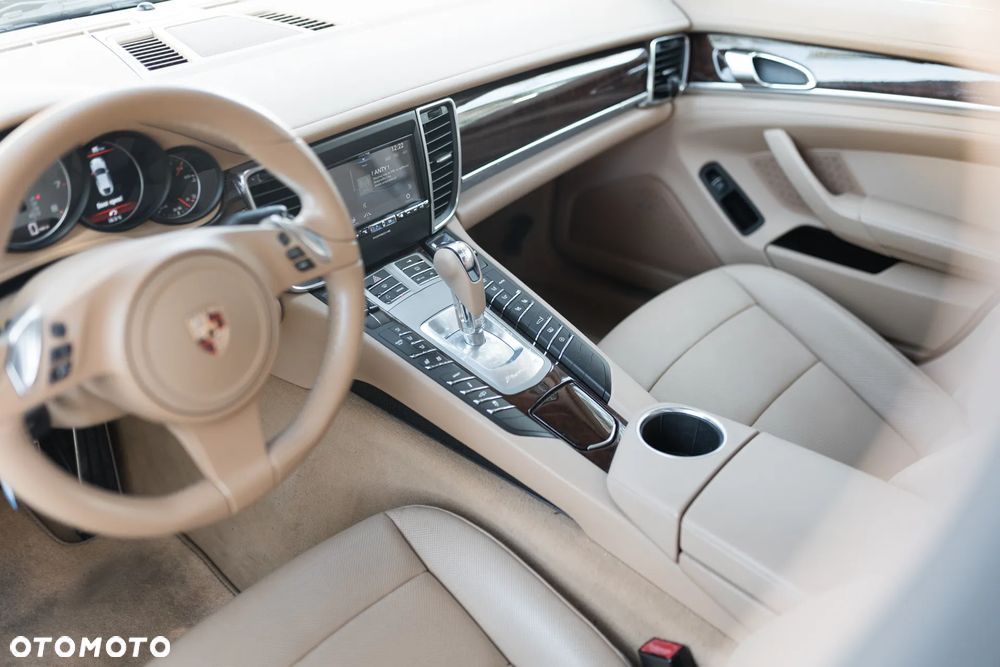 Porsche Panamera 4S PDK - 17