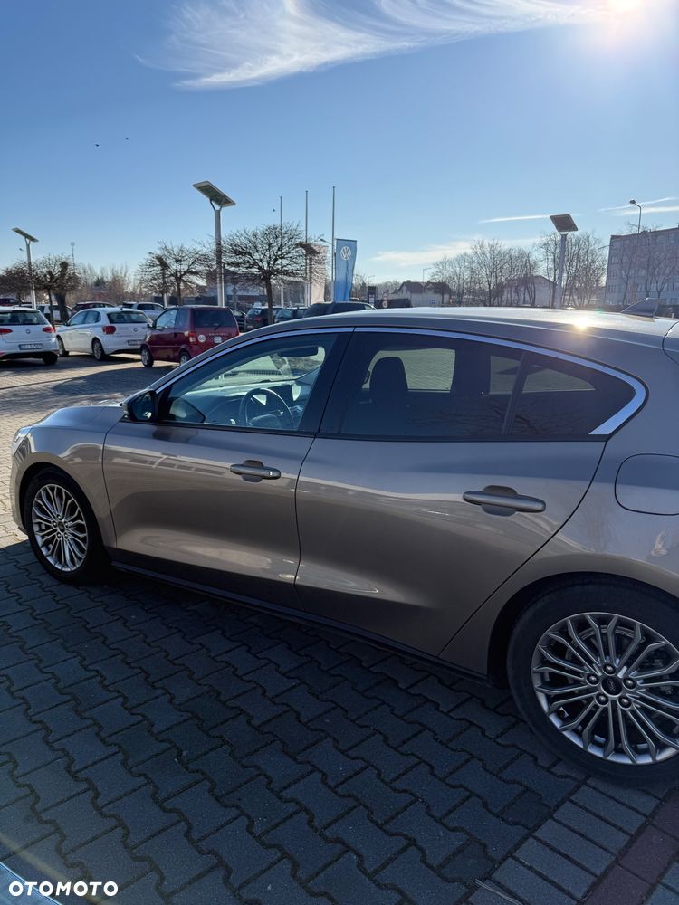 Ford Focus 1.0 EcoBoost Titanium Business - 11