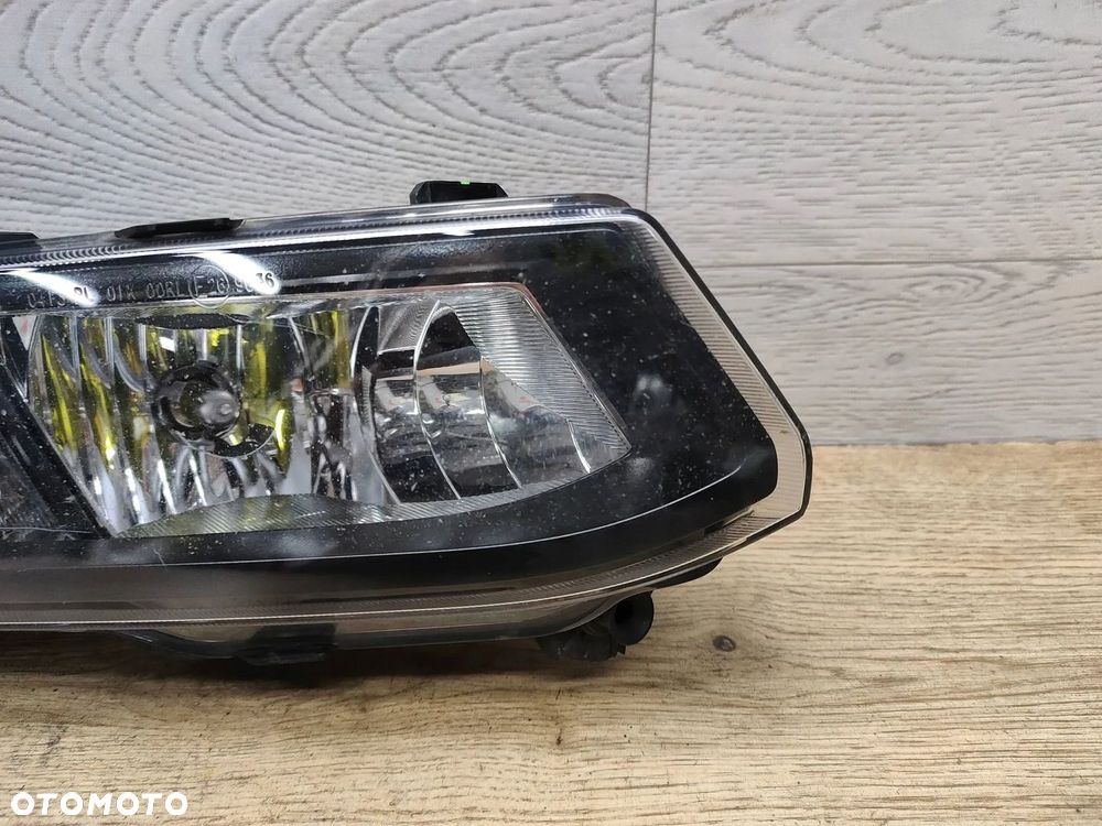 Volkswagen Polo V 6R 2015 Przód strona prawa Lampy przeciwmgielne - 3