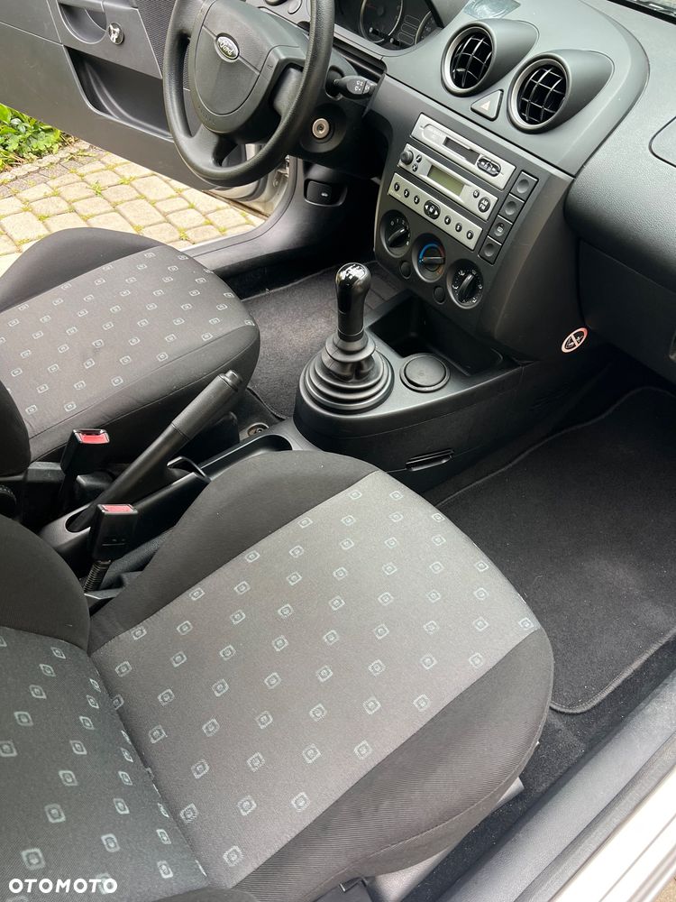 Ford Fiesta 1.3 - 6