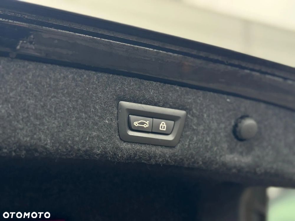 BMW Seria 5 520i - 28