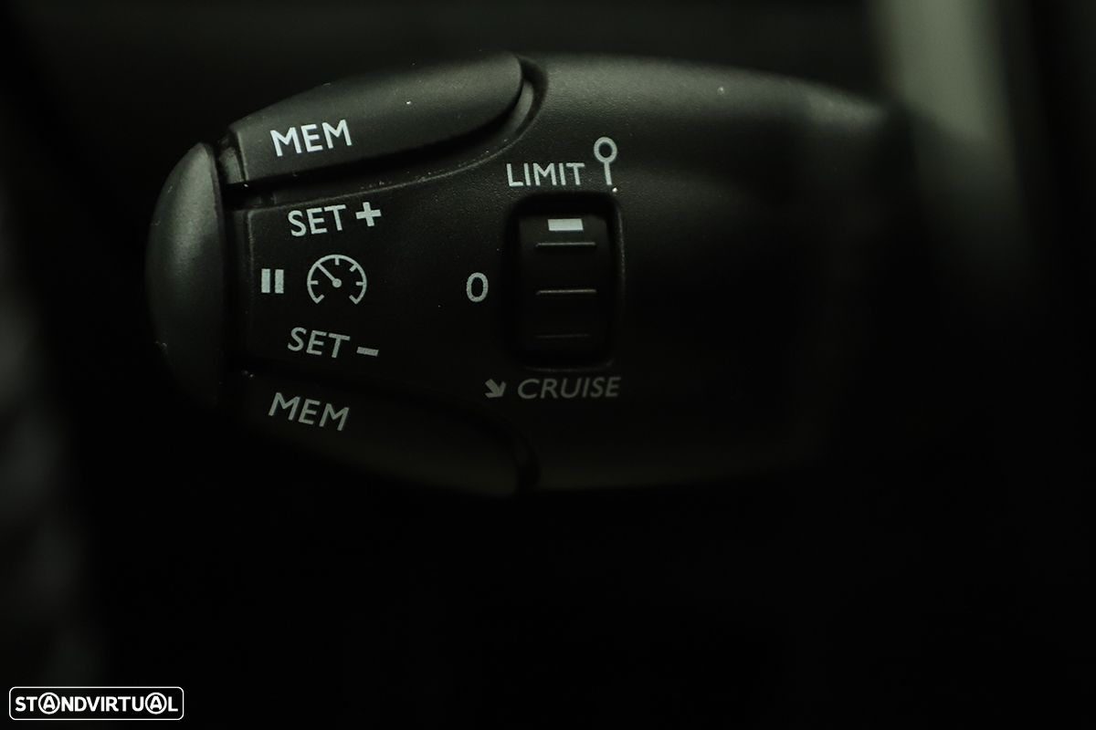 Peugeot 2008 1.2 PureTech Allure - 18