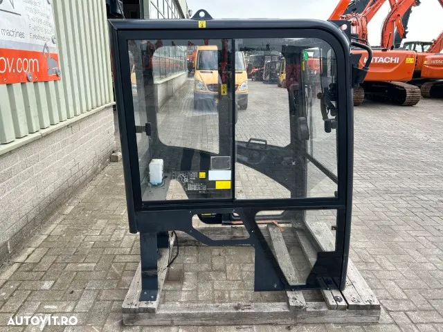 Cabina marca Hitachi - 4